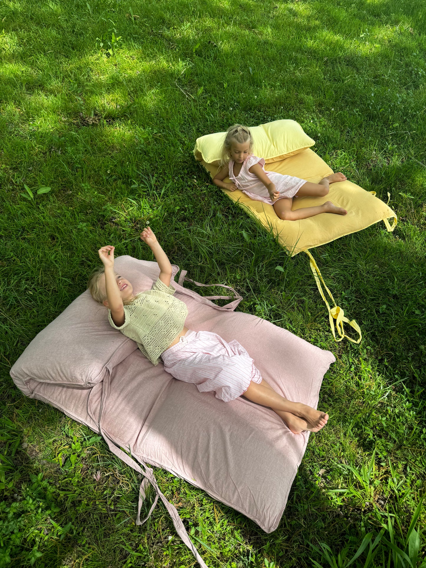 Daisy Yellow & Lemon Bed